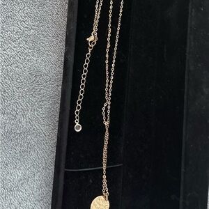 Elegant Gold Pendant Necklace
